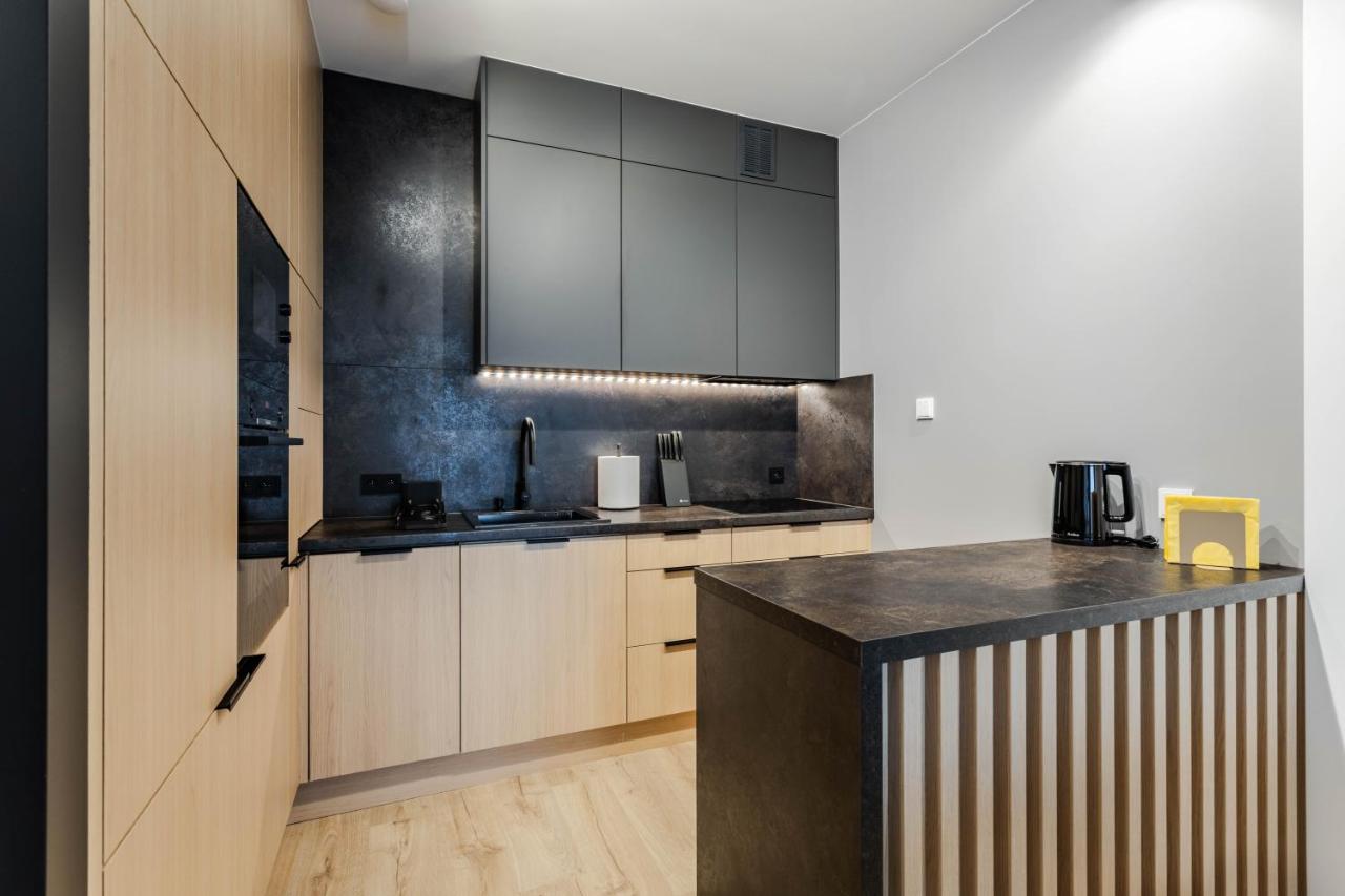 Klimatyzowany Apartament Very Berry Z Parkingiem W Poznaniu By Noclegi Renters Exterior photo