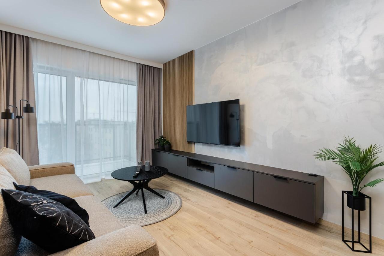 Klimatyzowany Apartament Very Berry Z Parkingiem W Poznaniu By Noclegi Renters Exterior photo